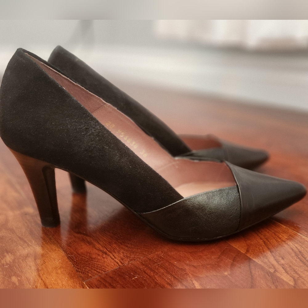 Sophisticated Black High-Heeled Pumps